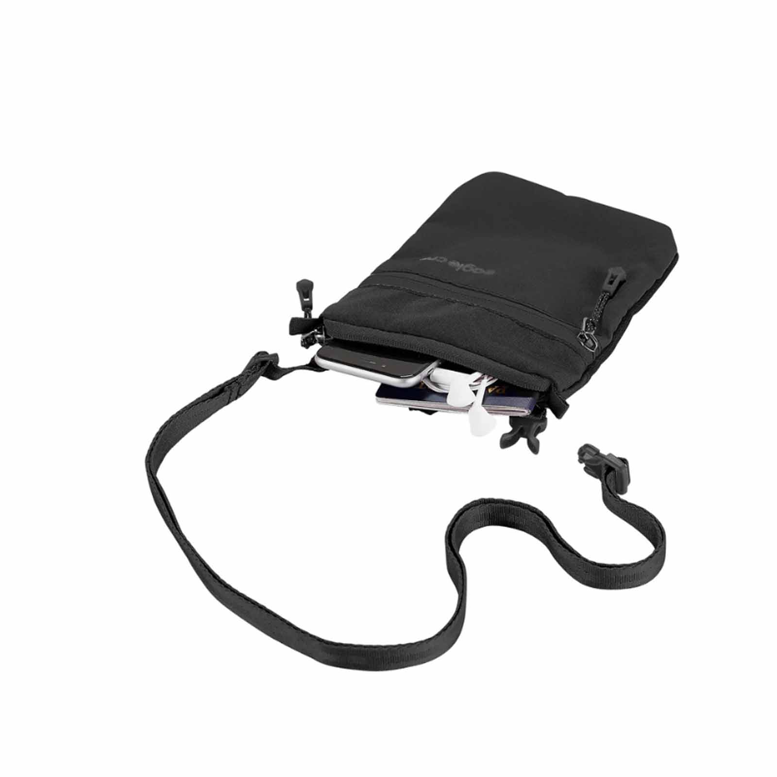 Stash-Neck-Pouch-Black-Usage