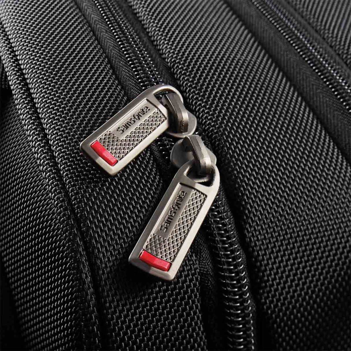 Samsonite_Xenon_3.0_15.6inch_Laptop_Briefcase_Black_Zips.jpg