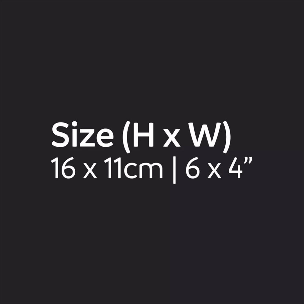 Text displaying size measurement in centimeters and inches on a black background